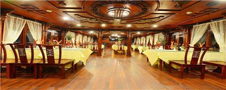 Du thuyền Royal Palace Hạ Long